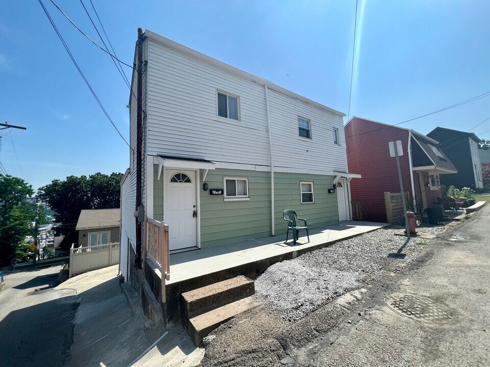 2701-2703-2703 Oakley Wy in Pittsburgh, PA - Building Photo