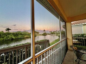 3321 Sunset Key Cir in Punta Gorda, FL - Foto de edificio - Building Photo