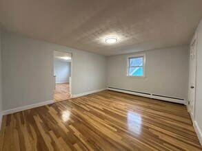 144 Union St, Unit 3 in Everett, MA - Foto de edificio - Building Photo