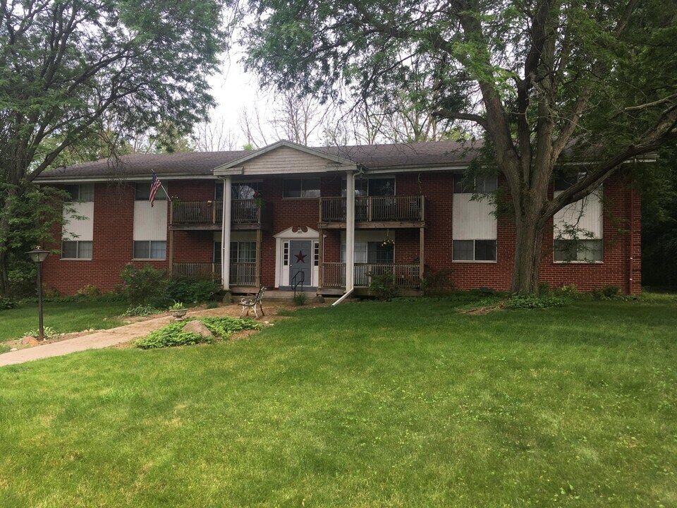 207 Williamsburg Dr in Thiensville, WI - Building Photo
