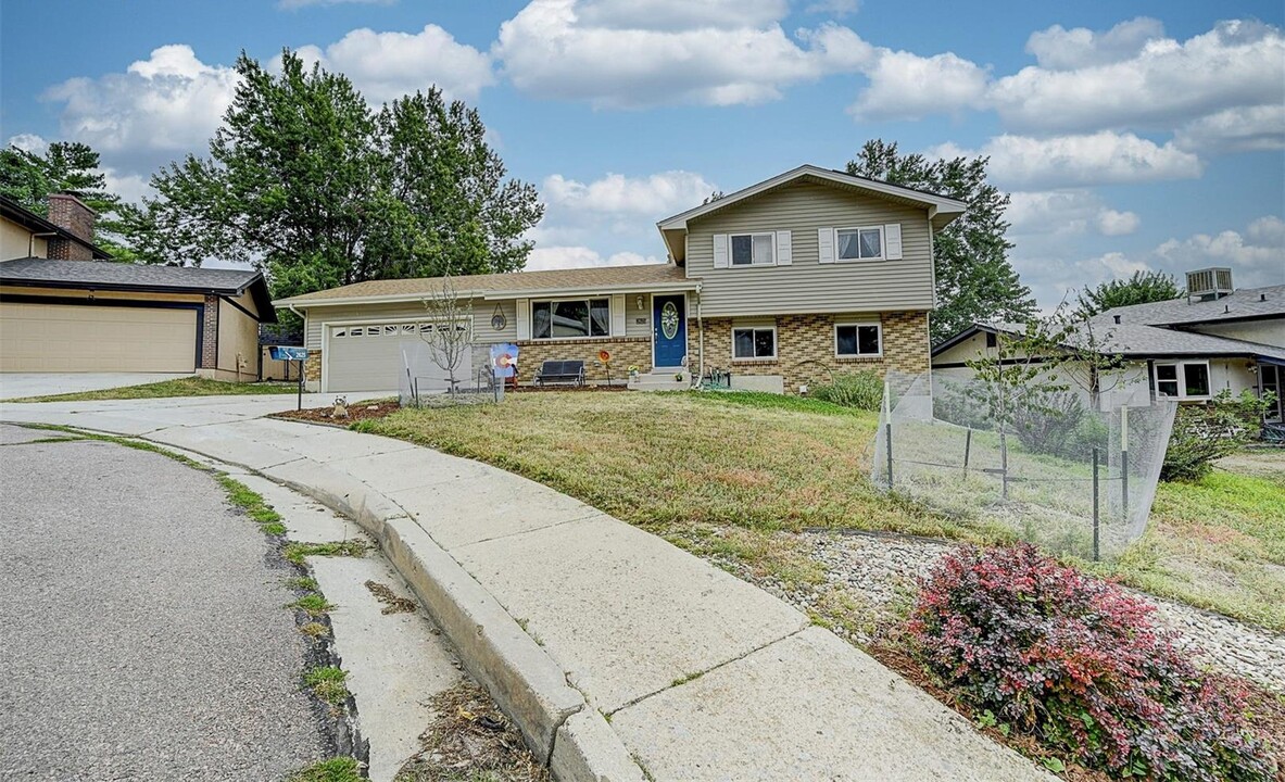 2625 Villa Loma Dr in Colorado Springs, CO - Foto de edificio