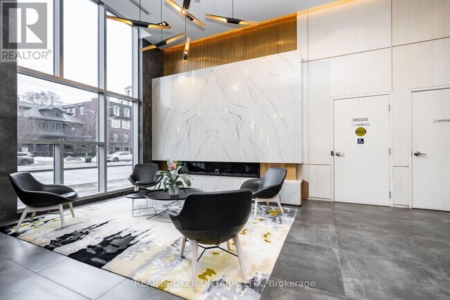 223-223 St Clair Ave W in Toronto, ON - Building Photo - Building Photo