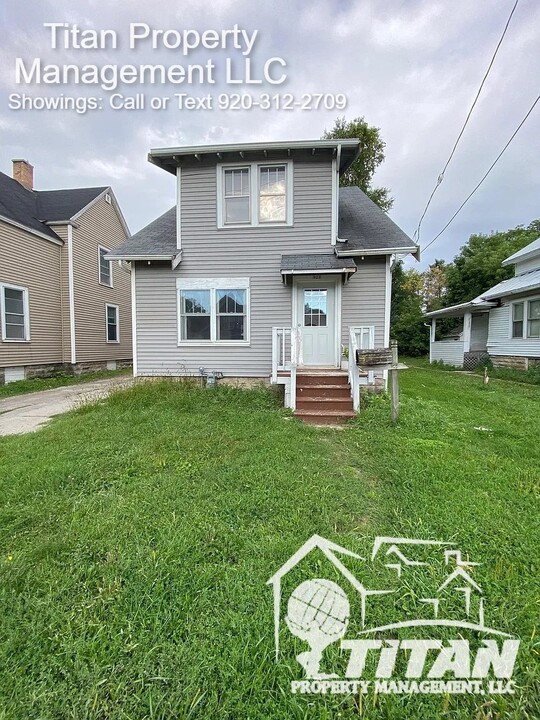 929 Wisconsin St in Oshkosh, WI - Building Photo