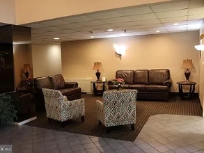 9200 Edwards Way, Unit 505 in Adelphi, MD - Foto de edificio - Building Photo