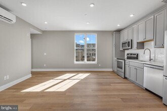 6712 Ridge Ave in Philadelphia, PA - Building Photo - Building Photo