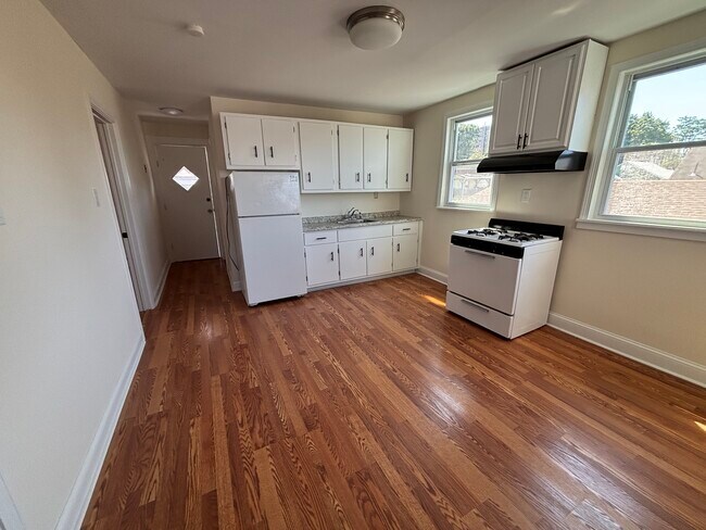 182 Sheridan St, Unit #3 in Bridgeport, CT - Building Photo - Building Photo