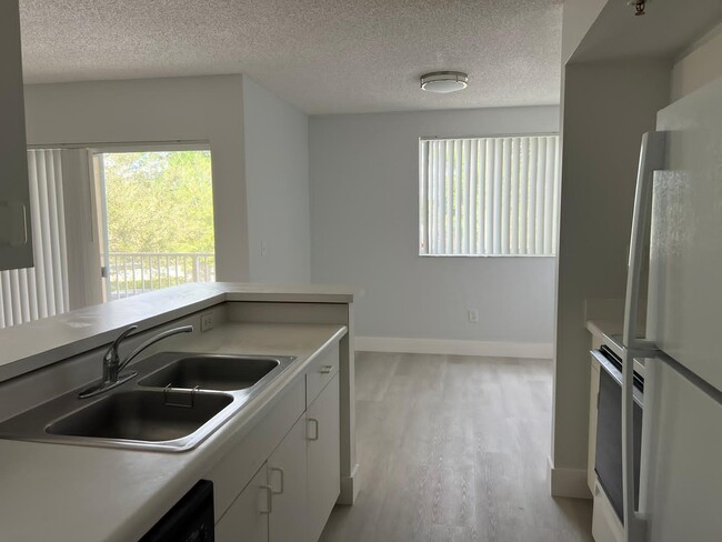 2600 S University Dr, Unit 227 in Davie, FL - Building Photo - Building Photo