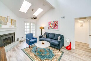 85 Phoenix Dr in Dallas, TX - Building Photo