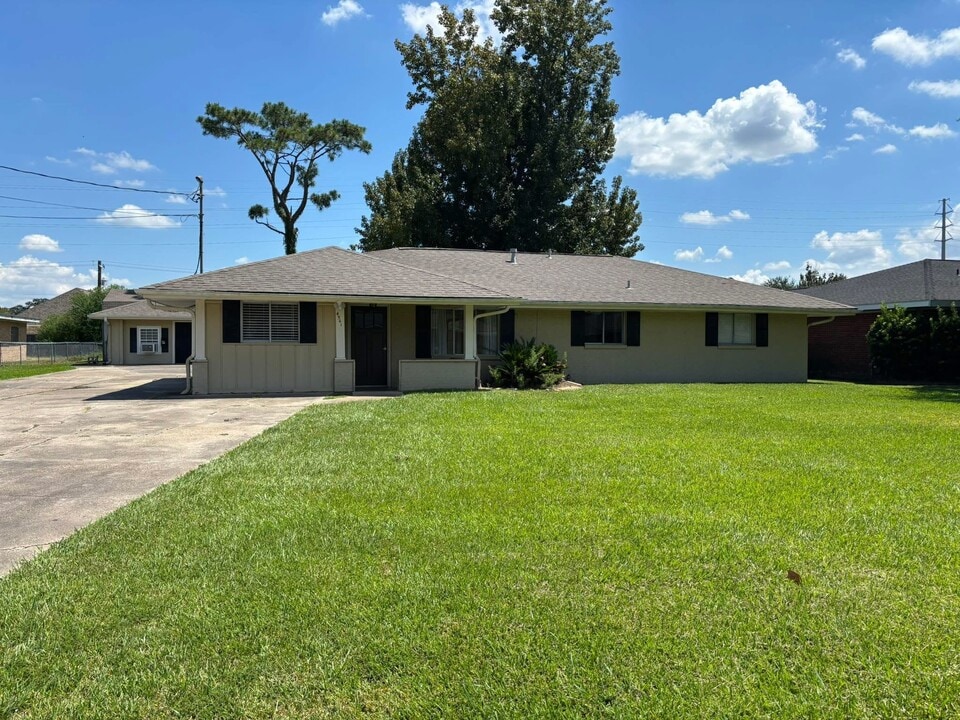 4541 Young Ln in Lake Charles, LA - Building Photo