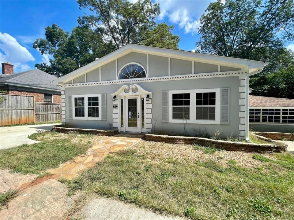 722 Hillmont Ave in Decatur, GA - Building Photo