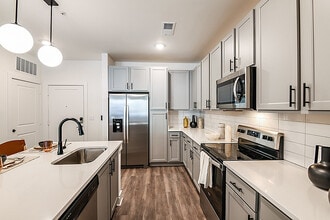 Volta in Jacksonville, FL - Foto de edificio - Building Photo