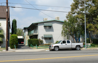 15045 Burbank Blvd in Van Nuys, CA - Building Photo - Building Photo