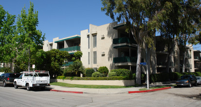 Canoga Terrace Apartments in Woodland Hills, CA - Building Photo - Building Photo