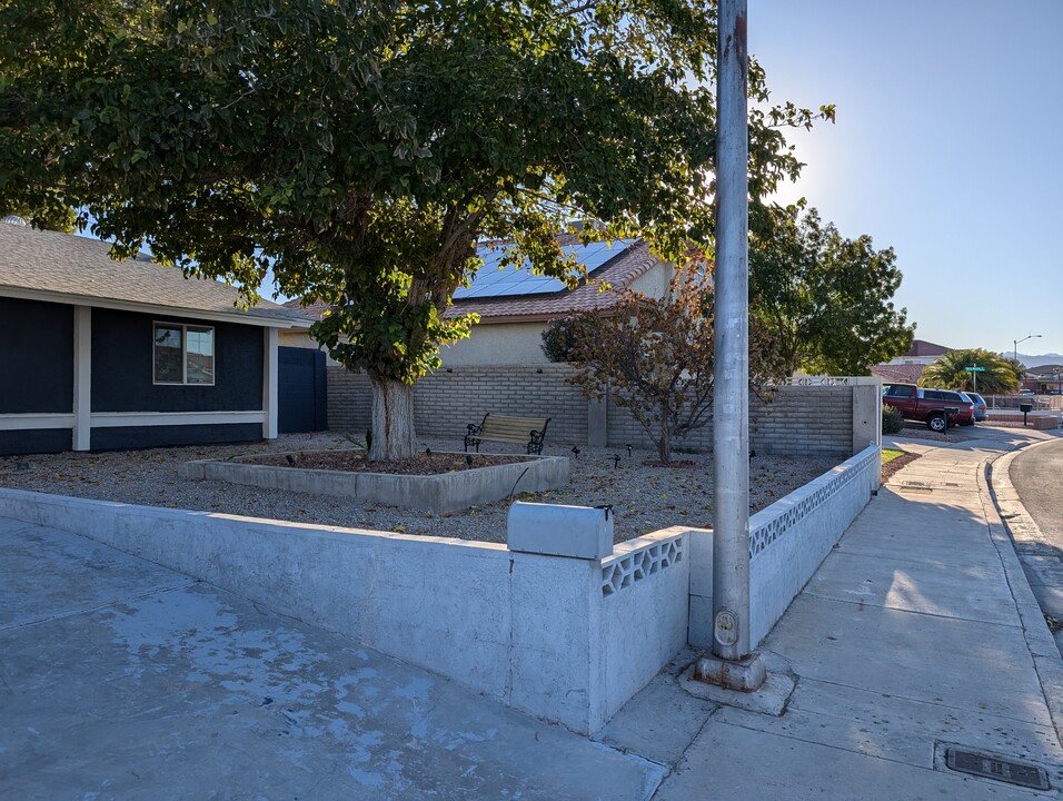 6389 La Palma Pky, Unit Master Bedroom in Las Vegas, NV - Building Photo