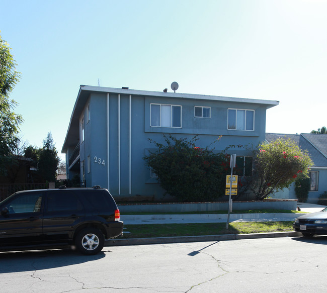 234 W Elm Ave in Burbank, CA - Building Photo - Building Photo