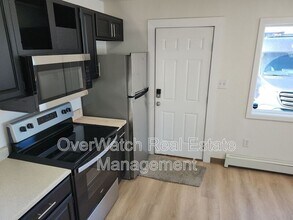 11119 Ashley Park Ln in Anchorage, AK - Foto de edificio - Building Photo