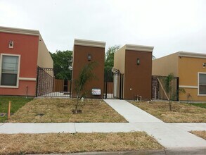 3104 Scotland Dr in Edinburg, TX - Building Photo - Building Photo