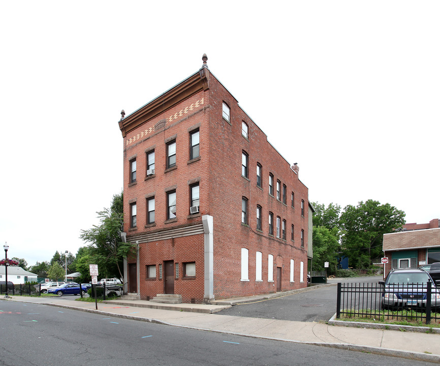 345 Arch St in New Britain, CT - Building Photo