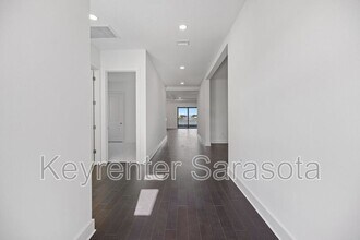 2609 Waterfront Cir in Sarasota, FL - Building Photo - Building Photo