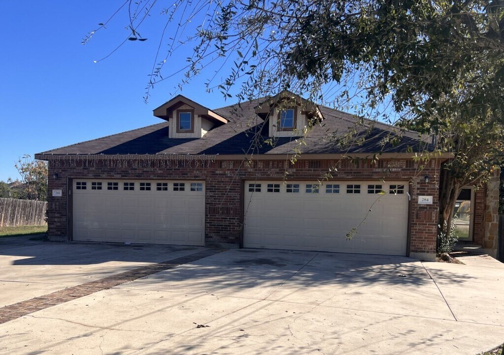 284 Rosalie Dr in New Braunfels, TX - Building Photo