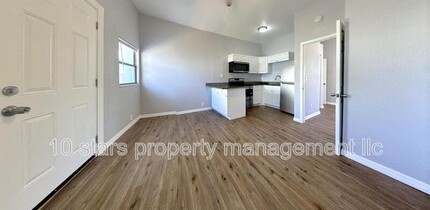 14125 Palm St-Unit -4 in Madeira Beach, FL - Building Photo - Building Photo