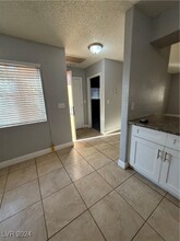 5195 Gray Ln in Las Vegas, NV - Building Photo - Building Photo