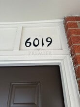 6019 Barton Ave in Overland Park, KS - Foto de edificio - Building Photo