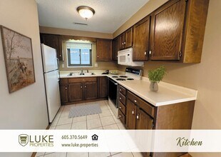4809 S Tennis Ln in Sioux Falls, SD - Building Photo - Building Photo