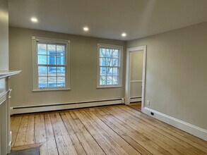 42 Fayette St, Unit 2 in Boston, MA - Foto de edificio - Building Photo