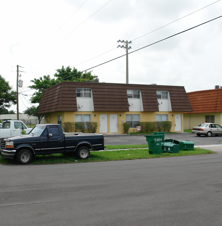 2000 NW 58th Ter in Fort Lauderdale, FL - Foto de edificio