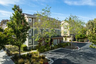 1035 N Fairoaks Ave in Sunnyvale, CA - Foto de edificio - Building Photo