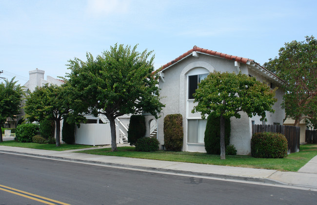 4722 Pearce St in Huntington Beach, CA - Foto de edificio - Building Photo