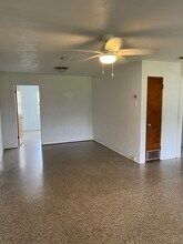 1504 Golden Ct in New Smyrna Beach, FL - Foto de edificio - Building Photo