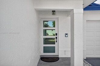 20309 SW 86th Ct in Cutler Bay, FL - Building Photo - Building Photo