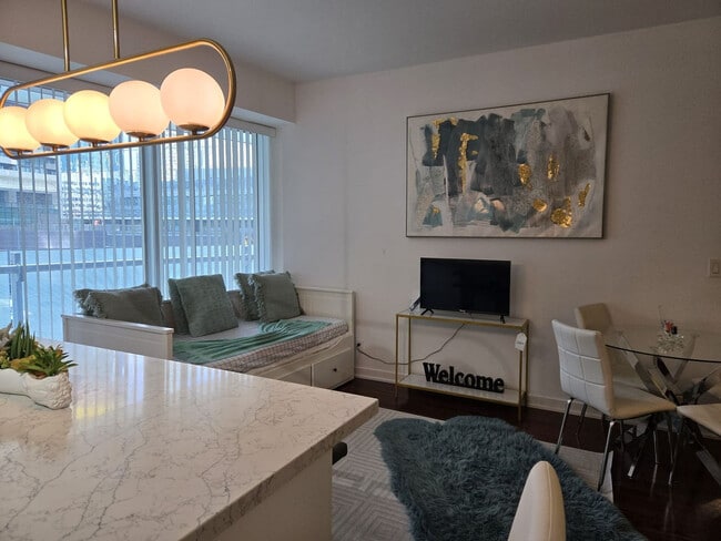 17 Charlotte St in Toronto, ON - Building Photo - Building Photo