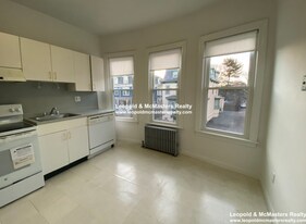 148 Oxford St, Unit 148 Oxford Street in Somerville, MA - Building Photo