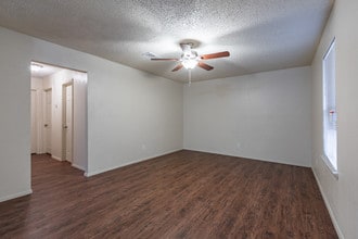 Gant Apartments in Commerce, TX - Building Photo - Building Photo