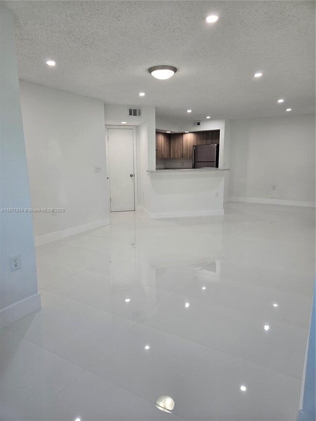 property at 595 Vista Isles Dr