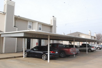 Willow Creek Apartments in Hutchinson, KS - Building Photo - Other