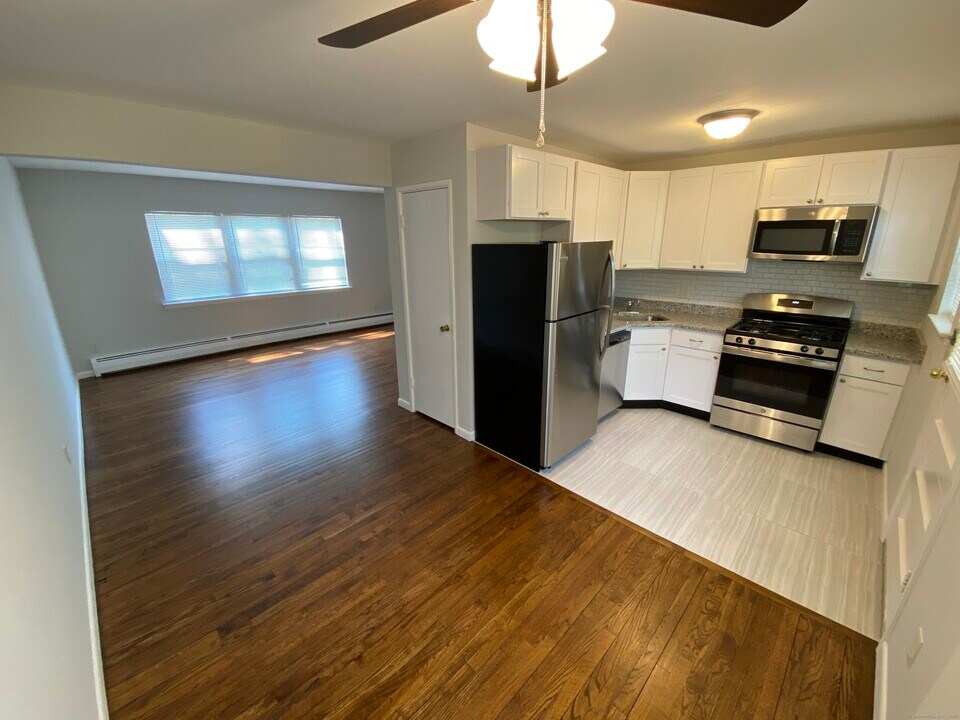 15 Elizabeth St in West Haven, CT - Building Photo