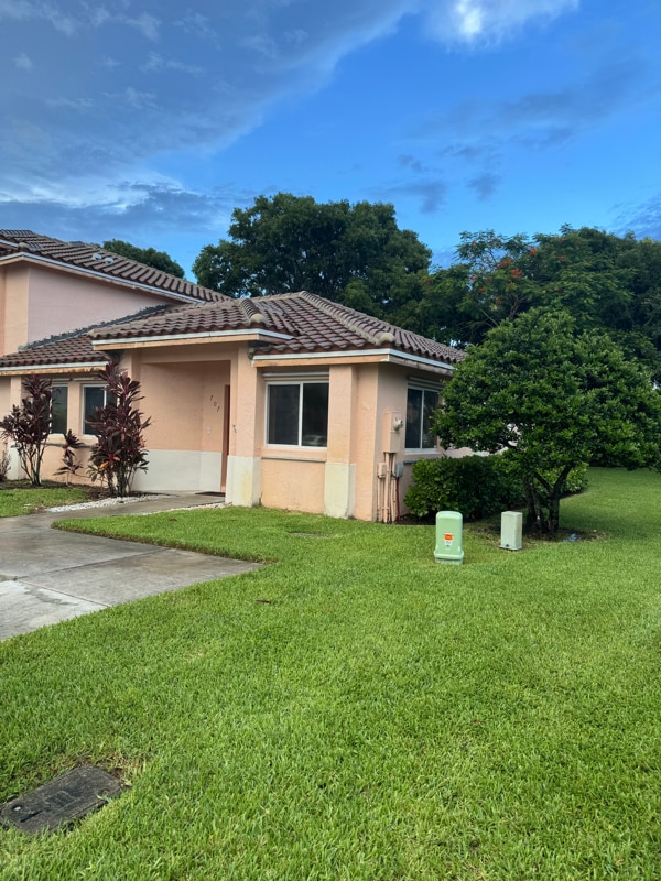 707 NW 208th Dr