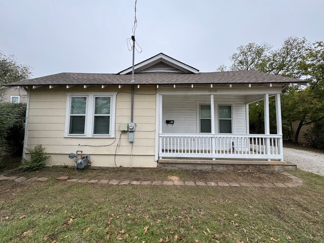 1800 Bolivar St in Denton, TX - Foto de edificio - Building Photo