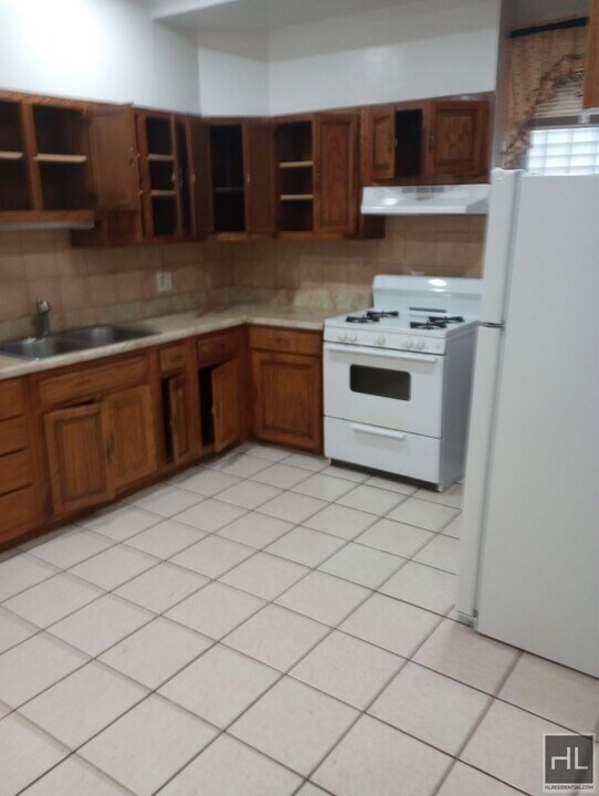 Park Hill Ave, YONKERS, in Yonkers, NY - Building Photo