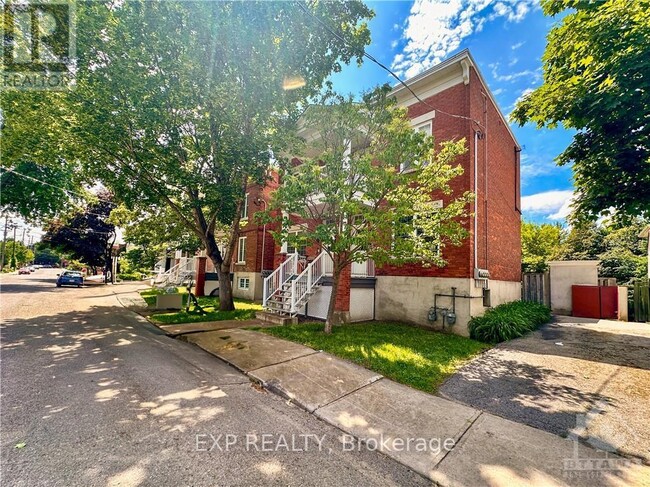 156-156 Ivy Crescent in Ottawa, ON - Building Photo - Building Photo