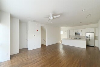 1931 N Prairie Ave in Dallas, TX - Building Photo - Building Photo