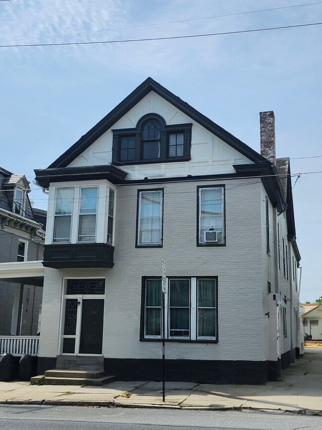 240 W Main St, Unit Apt.2