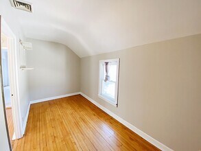 2525 N Weil St, Unit upper in Milwaukee, WI - Building Photo - Building Photo