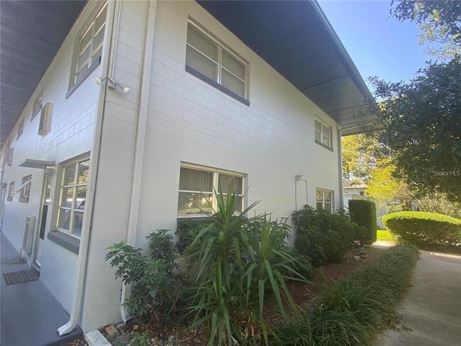 825 N Primrose Dr