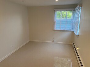 40 Vandewater Ave, Unit 2 in Floral Park, NY - Building Photo - Building Photo