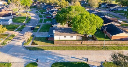 1102 Ashdale Dr in Sugar Land, TX - Building Photo - Building Photo